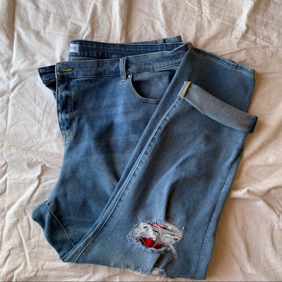 Straight leg distressed jeans - Picture 7 of 9